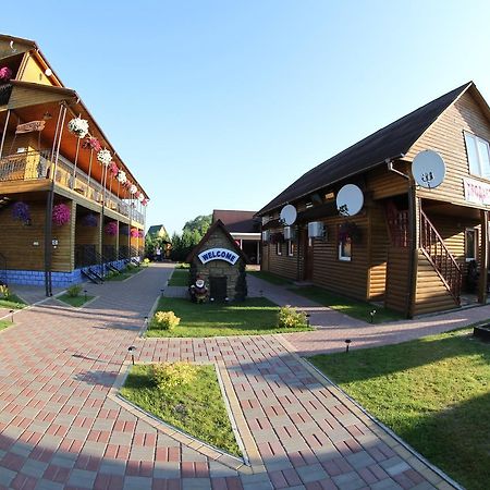Hotel-Complex Mizh Triokh Ozer Svityaz' Exterior foto